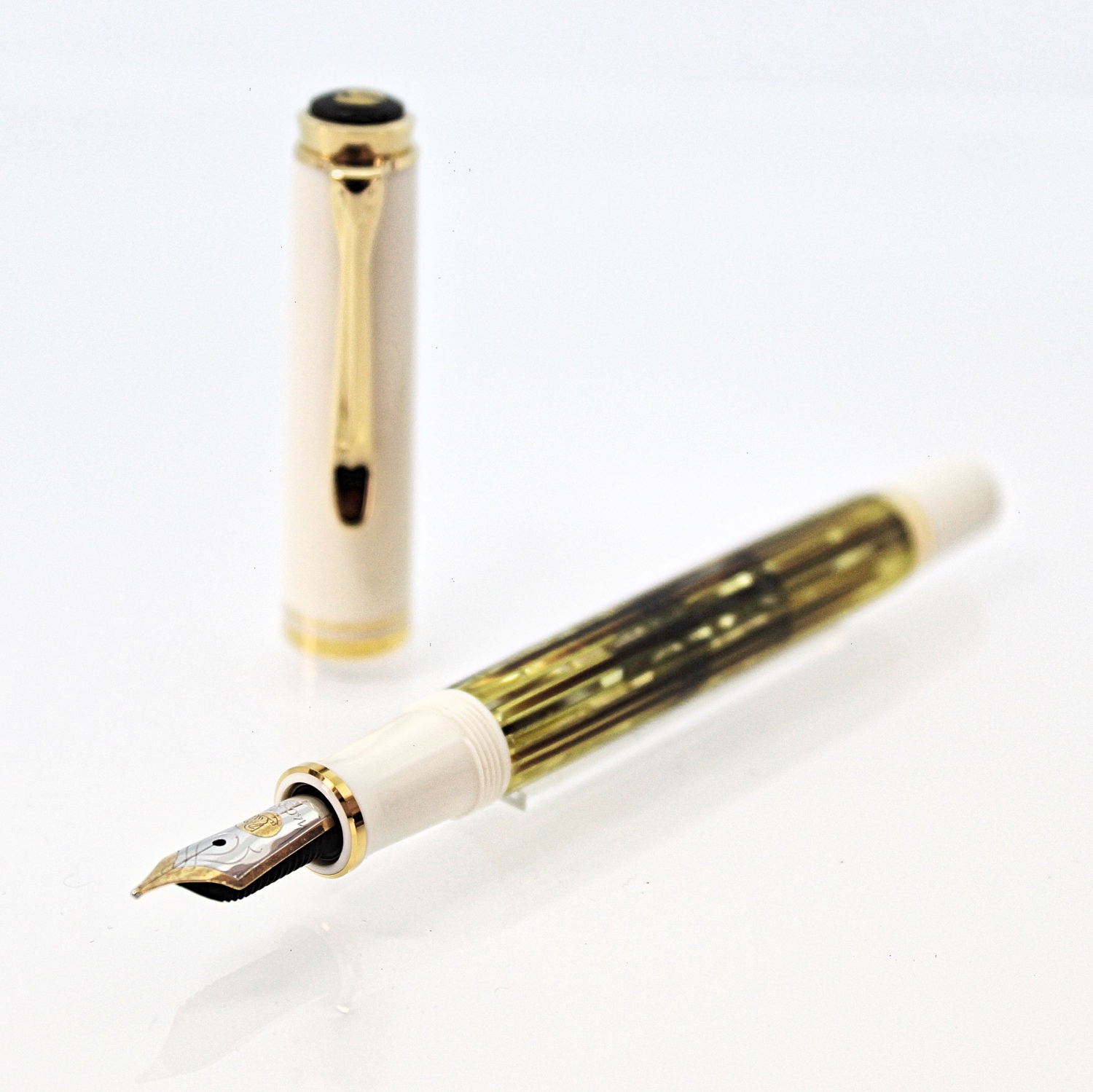 Penna stilografica Pelikan M 400 Tartaruga Douè Bianca - La Stilografica  Shop